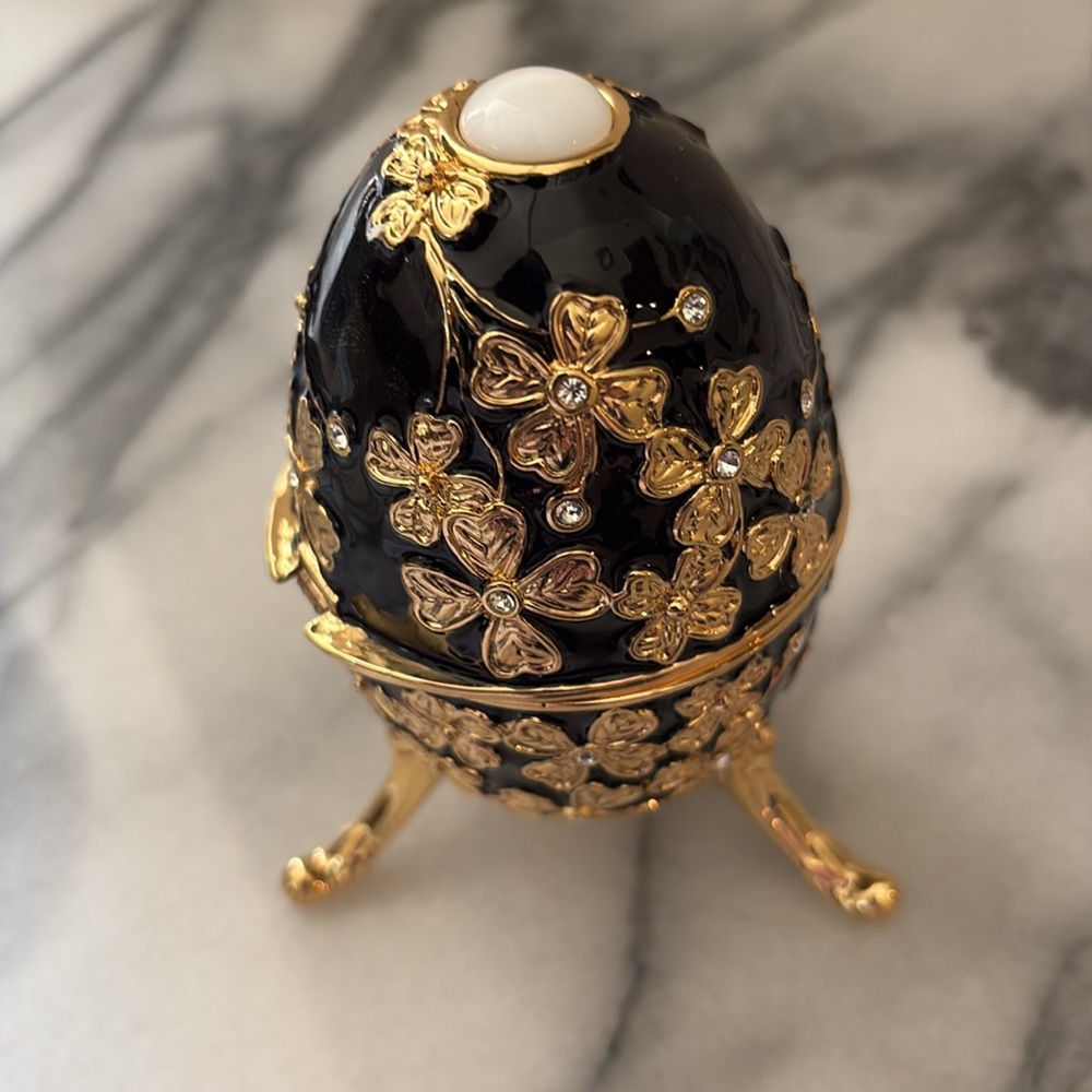 4-inch Tall Musical Egg Box - Picture 2 of 2